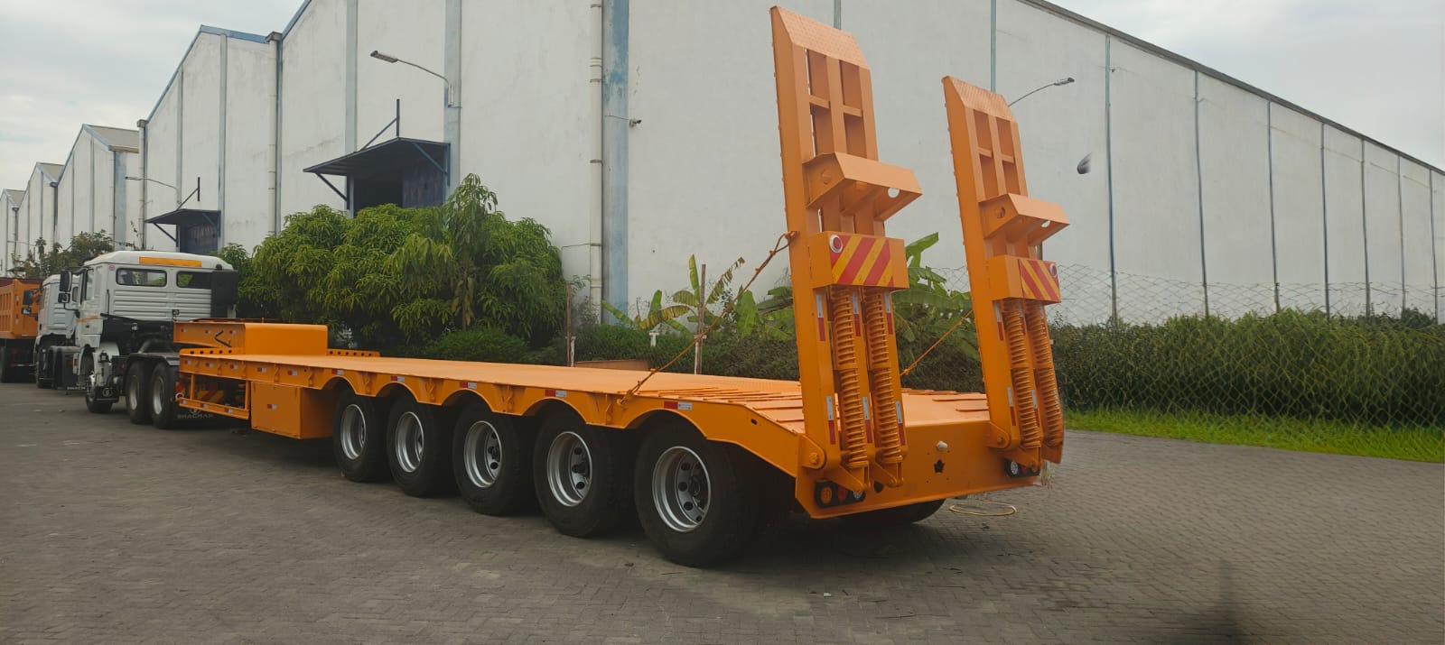 CIMC Lowbed Trailer 4